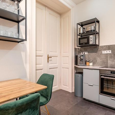 Aviator Luxury Apartment Budapest Luaran gambar